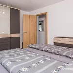 Haus Floralp דירה
