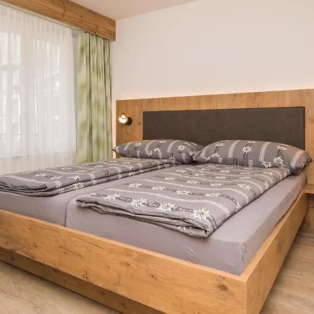 Haus Floralp Apartament